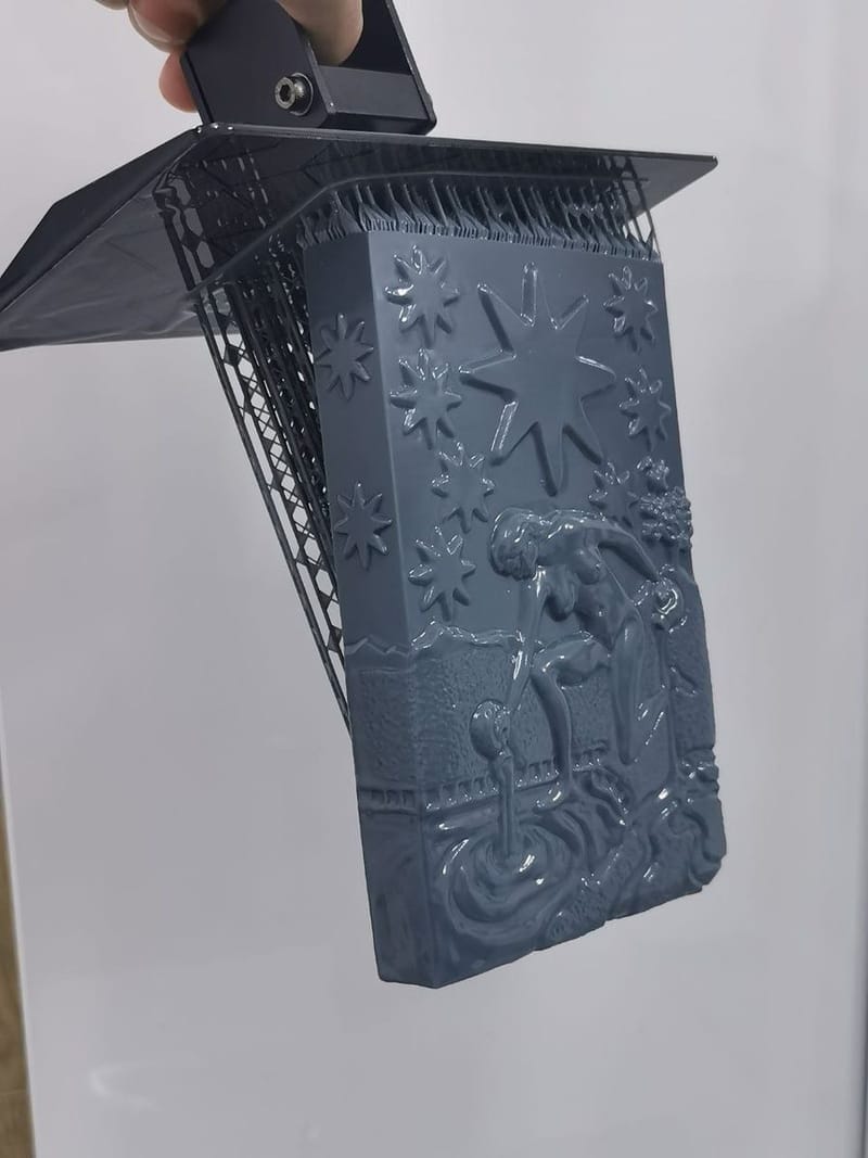 Декоративный брызговик с рельефом — SLA